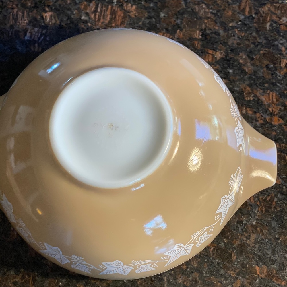 1 Pyrex Sandalwood 444 Cinderella Mixing Bowl - Picture 11 of 12